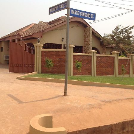 Benconi Lodge Accra Bagian luar foto
