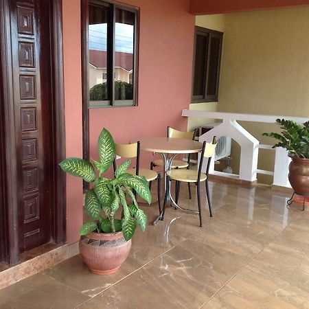 Benconi Lodge Accra Bagian luar foto