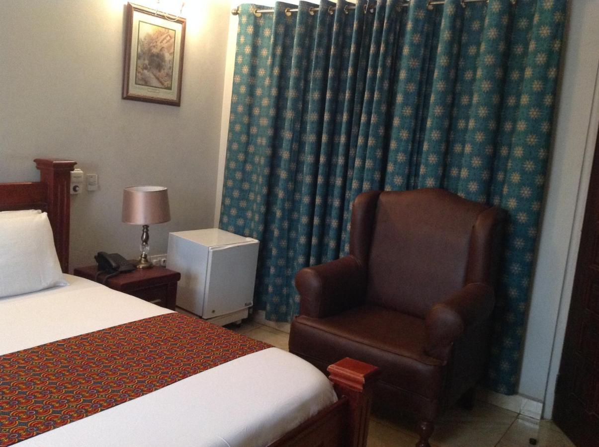 Benconi Lodge Accra Bagian luar foto