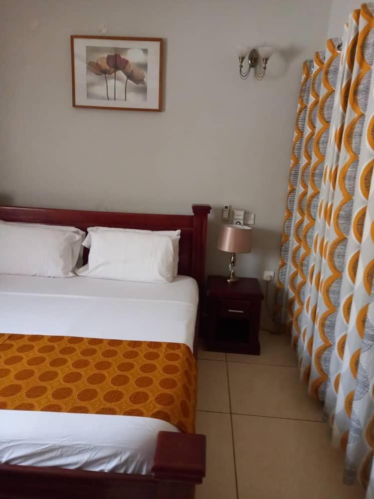 Benconi Lodge Accra Bagian luar foto