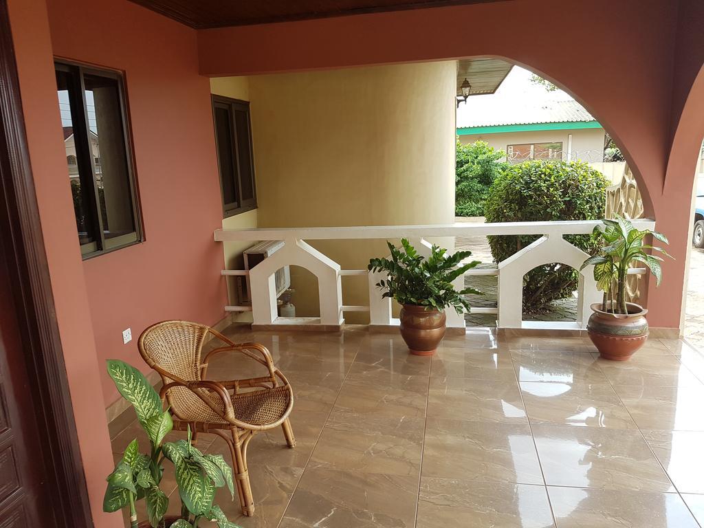 Benconi Lodge Accra Bagian luar foto