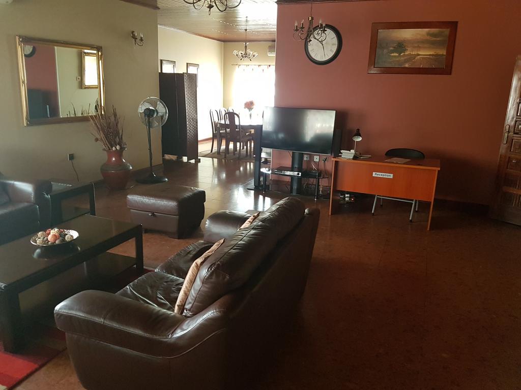 Benconi Lodge Accra Bagian luar foto