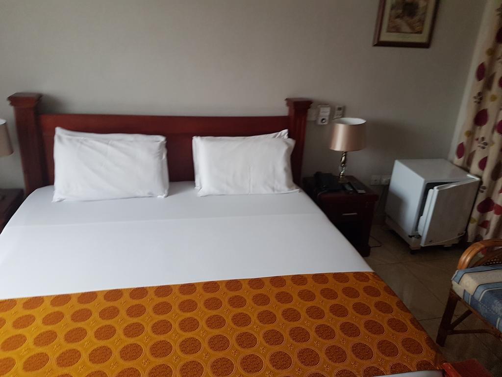 Benconi Lodge Accra Bagian luar foto
