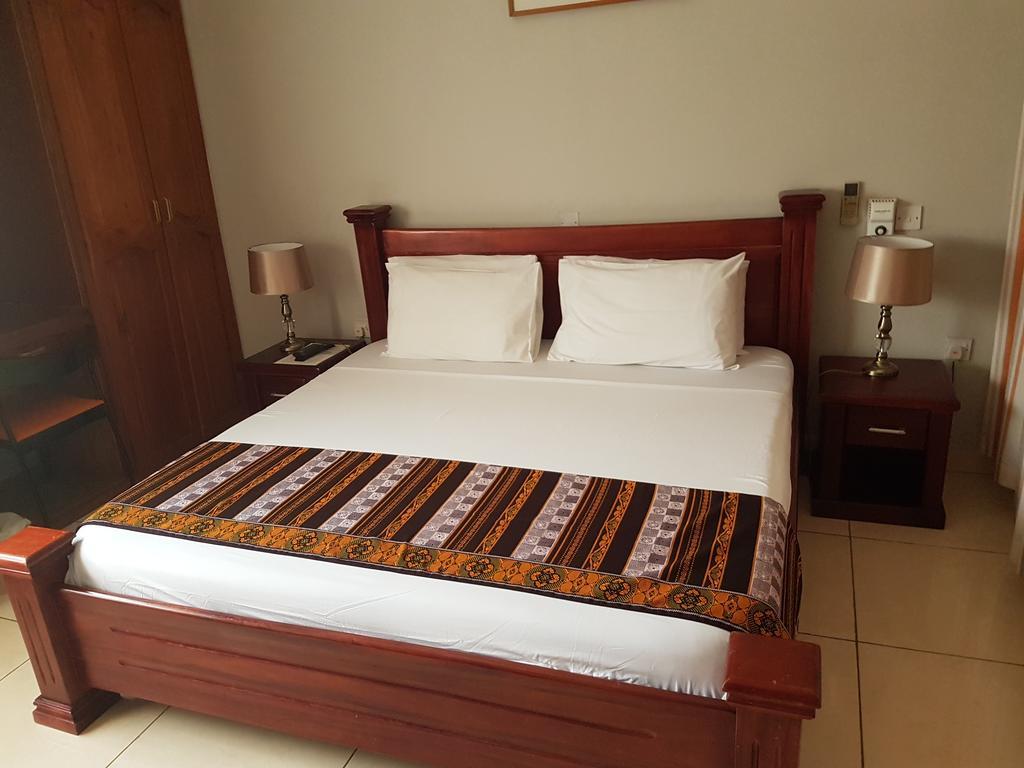 Benconi Lodge Accra Bagian luar foto