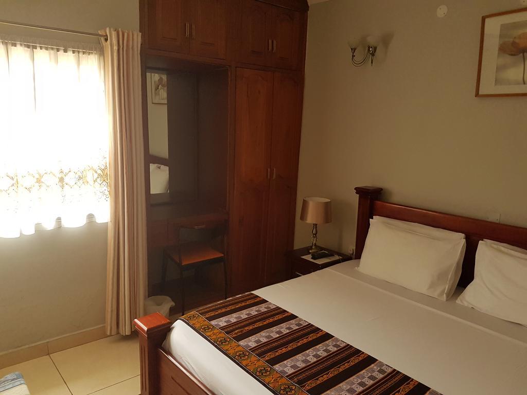 Benconi Lodge Accra Bagian luar foto