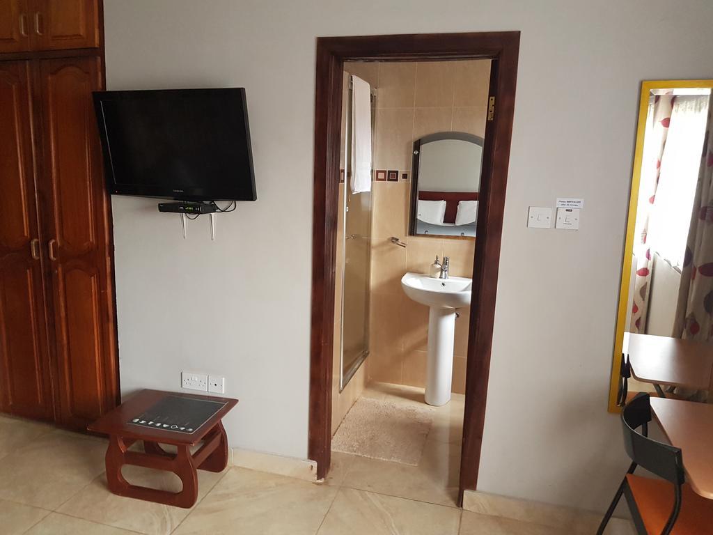 Benconi Lodge Accra Bagian luar foto