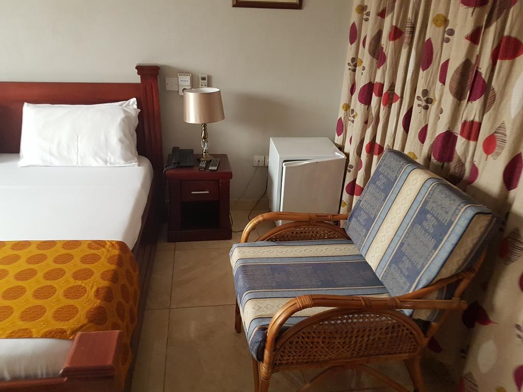 Benconi Lodge Accra Bagian luar foto