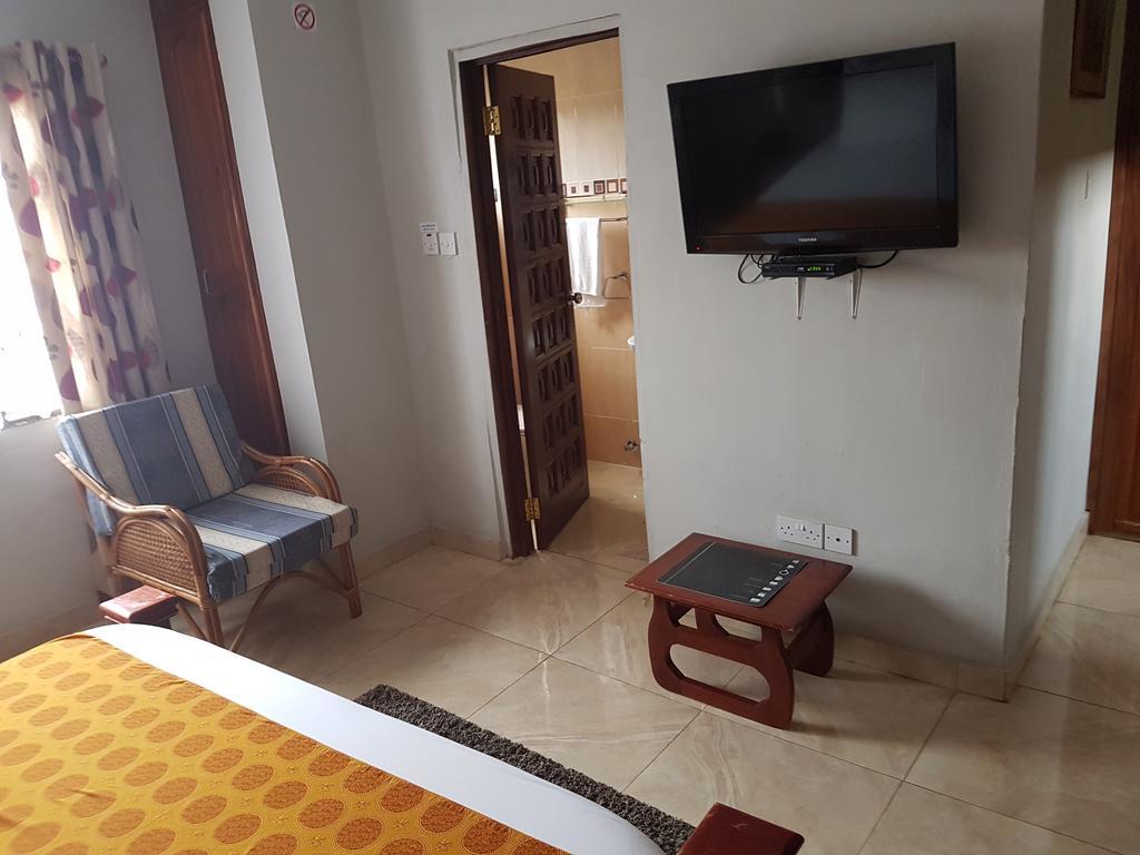 Benconi Lodge Accra Bagian luar foto