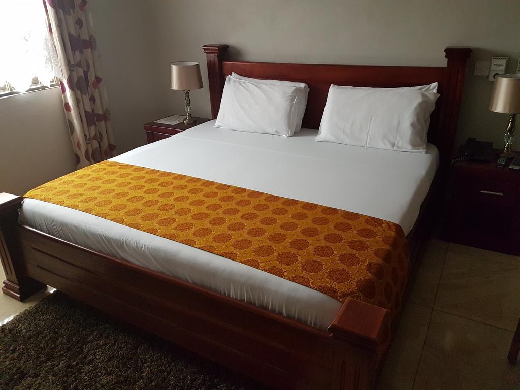 Benconi Lodge Accra Bagian luar foto