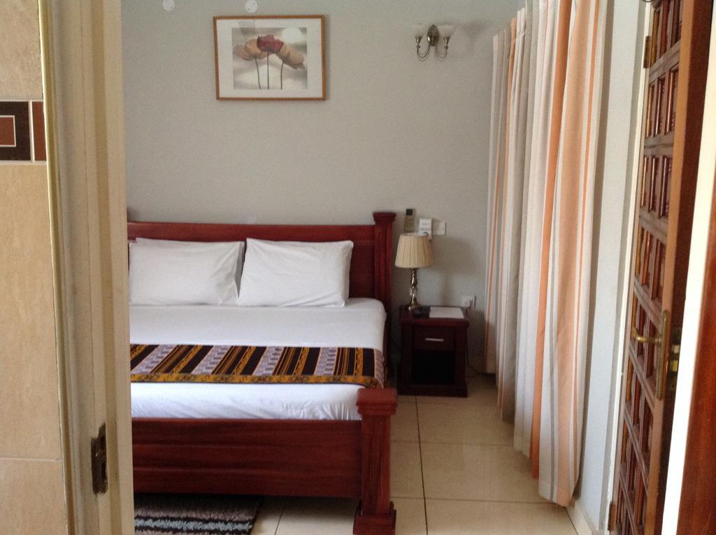 Benconi Lodge Accra Bagian luar foto