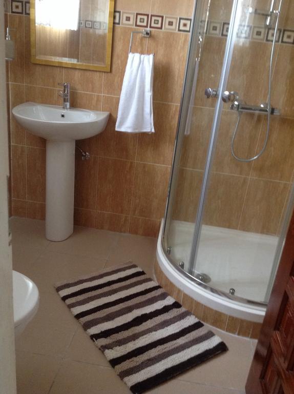 Benconi Lodge Accra Bagian luar foto