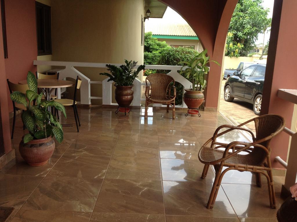 Benconi Lodge Accra Bagian luar foto