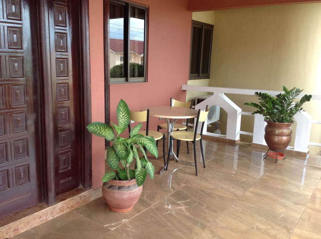 Benconi Lodge Accra Bagian luar foto
